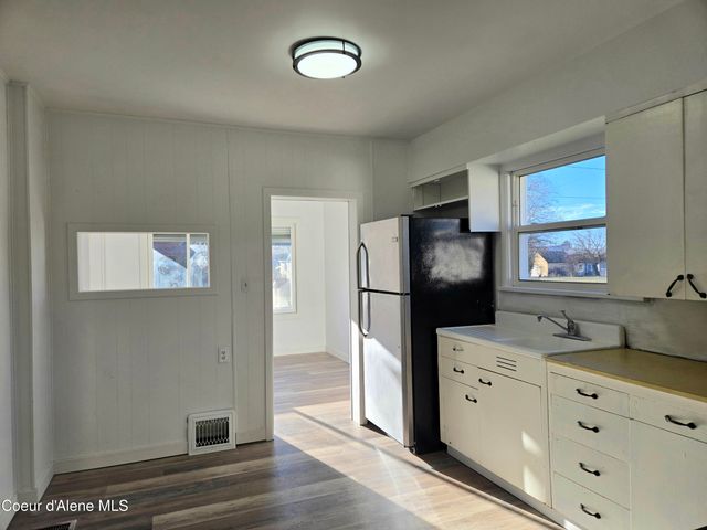 134 W Riverside Ave, Kellogg, ID 83837