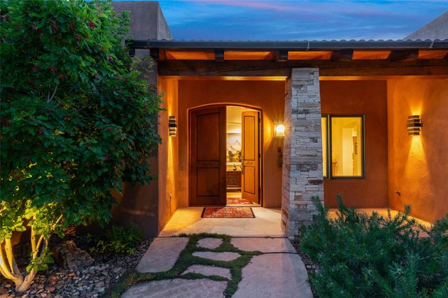1008 S Summit Ridge, Santa Fe, NM 87501