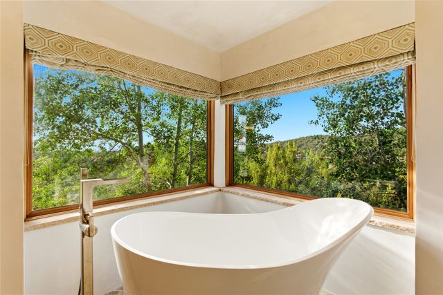 1008 S Summit Ridge, Santa Fe, NM 87501