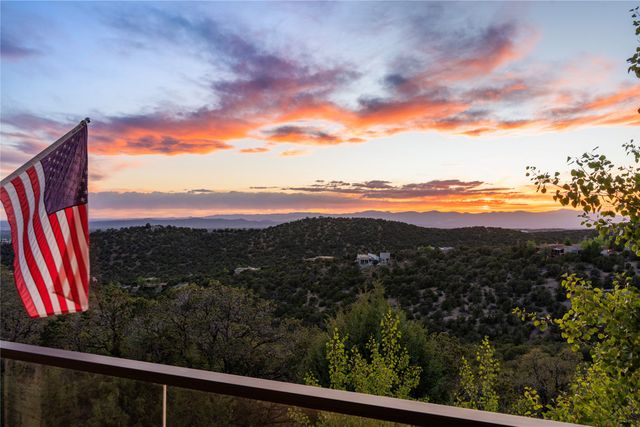 1008 S Summit Ridge, Santa Fe, NM 87501