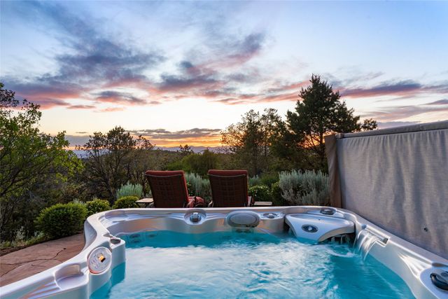 1008 S Summit Ridge, Santa Fe, NM 87501