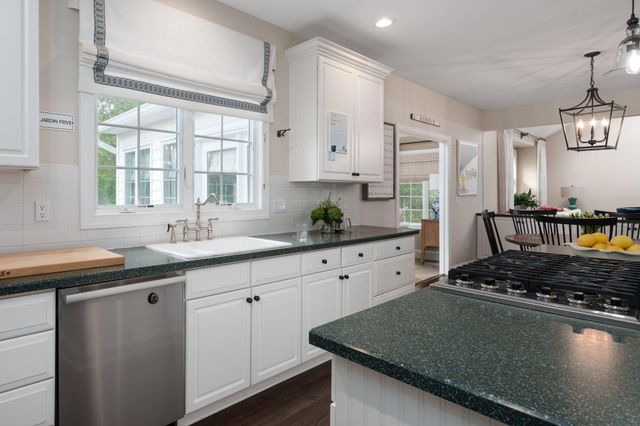 2 MORRIS DR, Princeton, NJ 08540