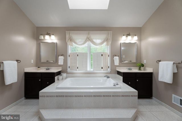 2 MORRIS DR, Princeton, NJ 08540