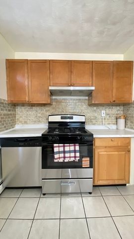 75 Plain St, Lowell, MA 01851