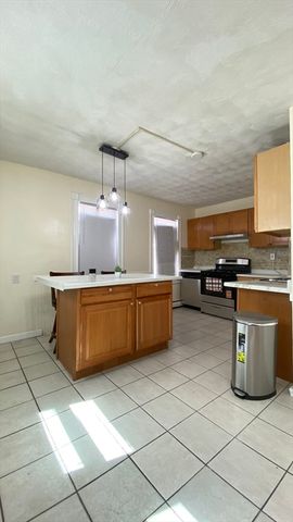 75 Plain St, Lowell, MA 01851