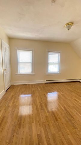 75 Plain St, Lowell, MA 01851