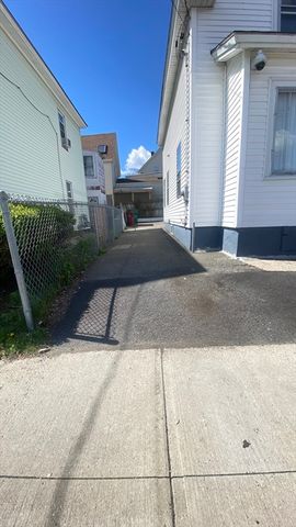 75 Plain St, Lowell, MA 01851