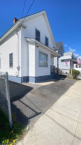 75 Plain St, Lowell, MA 01851