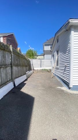 75 Plain St, Lowell, MA 01851