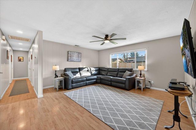 1506 Robinwood Avenue, Clovis, CA 93611