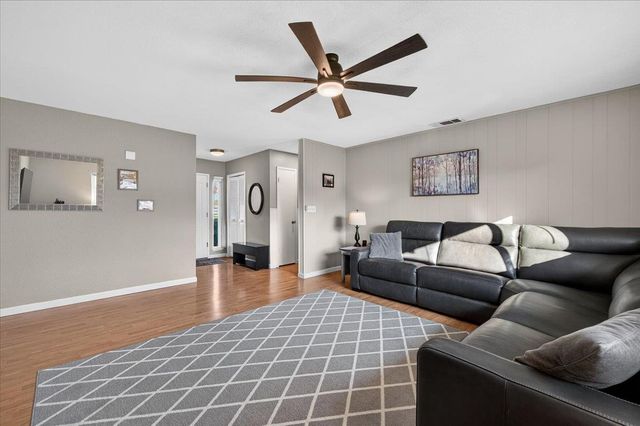 1506 Robinwood Avenue, Clovis, CA 93611