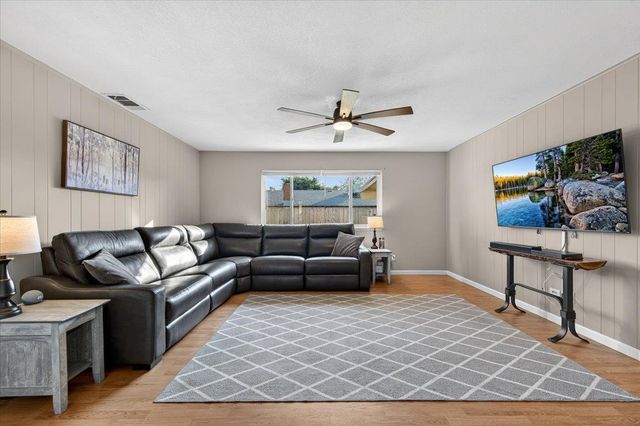 1506 Robinwood Avenue, Clovis, CA 93611