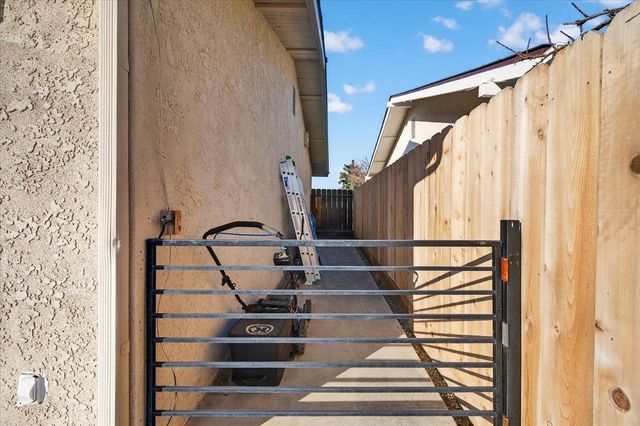 1506 Robinwood Avenue, Clovis, CA 93611