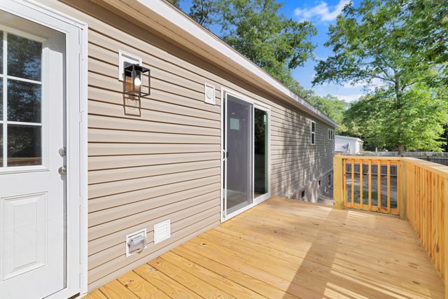 1044 Longpoint Road, Cross, SC 29436