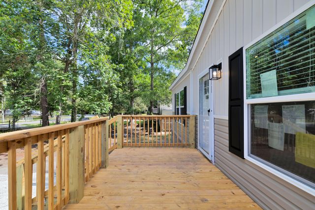 1044 Longpoint Road, Cross, SC 29436