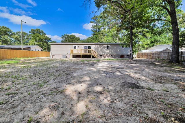 1044 Longpoint Road, Cross, SC 29436