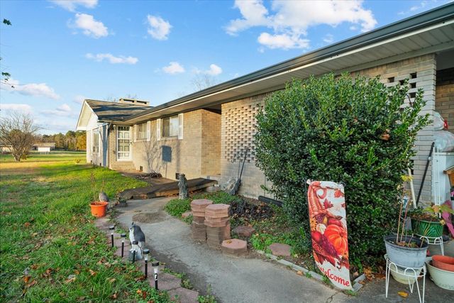 141 S Emerald Drive, Cohutta, GA 30710