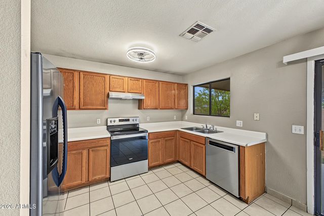 8507 W COLLEGE Drive, Phoenix, AZ 85037