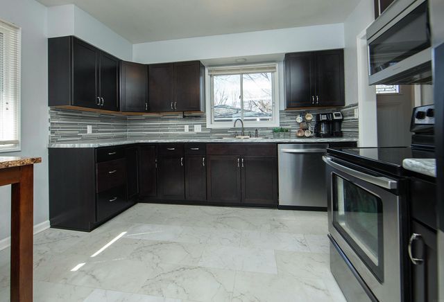 2519 Valley Park Drive, Cedar Falls, IA 50613