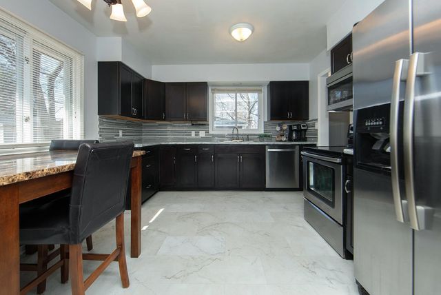 2519 Valley Park Drive, Cedar Falls, IA 50613