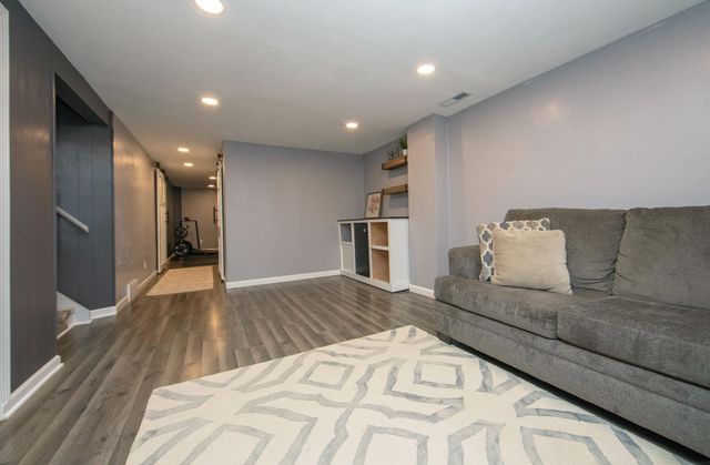 2519 Valley Park Drive, Cedar Falls, IA 50613