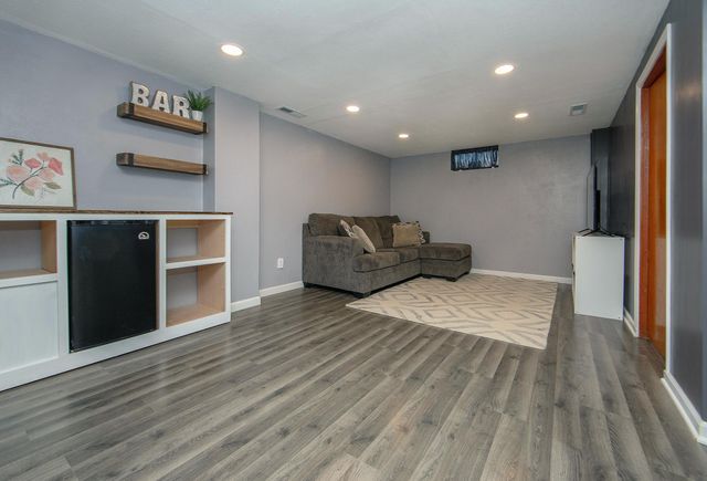 2519 Valley Park Drive, Cedar Falls, IA 50613