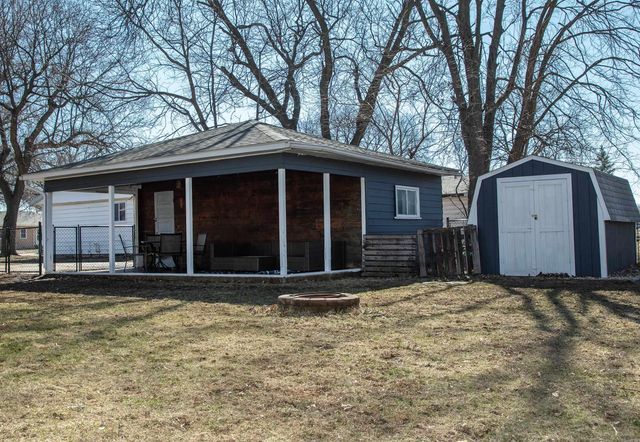 2519 Valley Park Drive, Cedar Falls, IA 50613