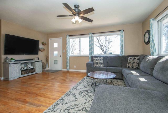 2519 Valley Park Drive, Cedar Falls, IA 50613