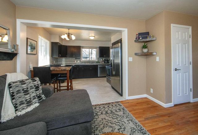 2519 Valley Park Drive, Cedar Falls, IA 50613