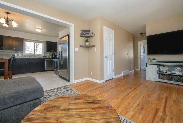 2519 Valley Park Drive, Cedar Falls, IA 50613