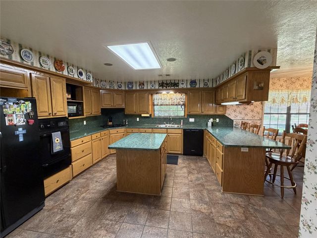 108 Meadow Drive, Schulenburg, TX 78956