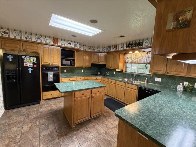 108 Meadow Drive, Schulenburg, TX 78956
