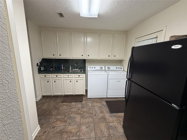 108 Meadow Drive, Schulenburg, TX 78956