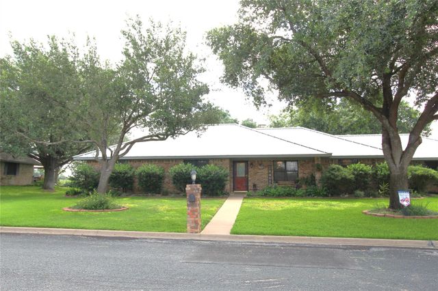 108 Meadow Drive, Schulenburg, TX 78956