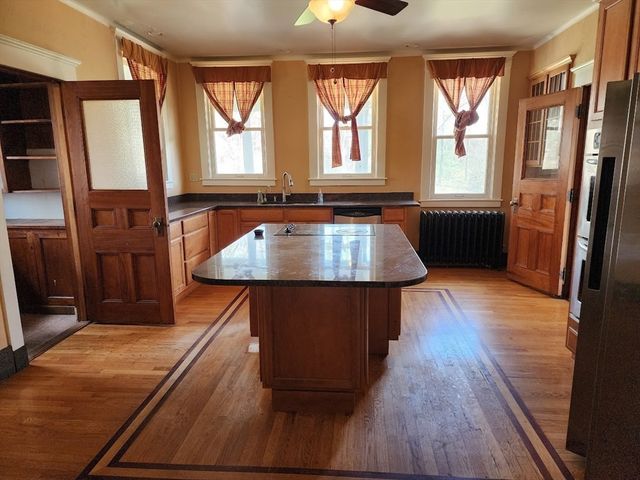 31 Buena Vista Plz, Springfield, MA 01108