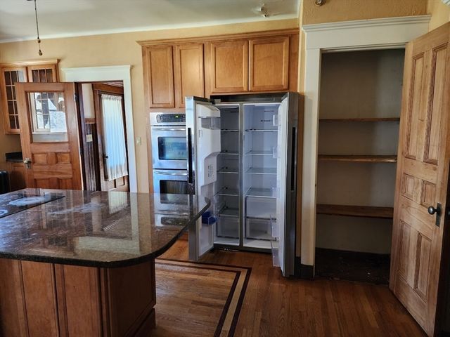 31 Buena Vista Plz, Springfield, MA 01108