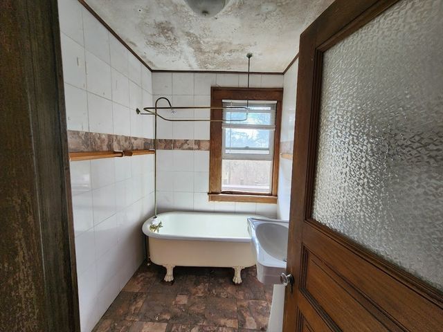31 Buena Vista Plz, Springfield, MA 01108