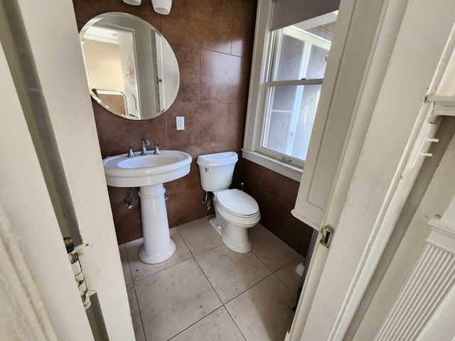 31 Buena Vista Plz, Springfield, MA 01108