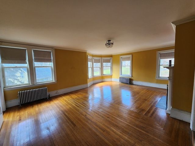 31 Buena Vista Plz, Springfield, MA 01108