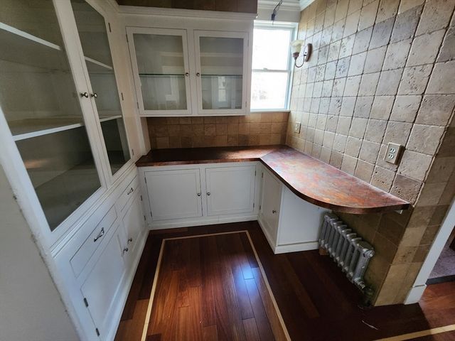 31 Buena Vista Plz, Springfield, MA 01108