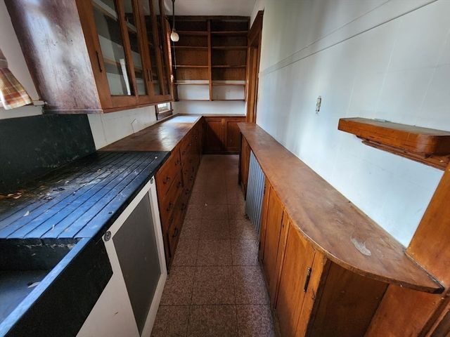 31 Buena Vista Plz, Springfield, MA 01108