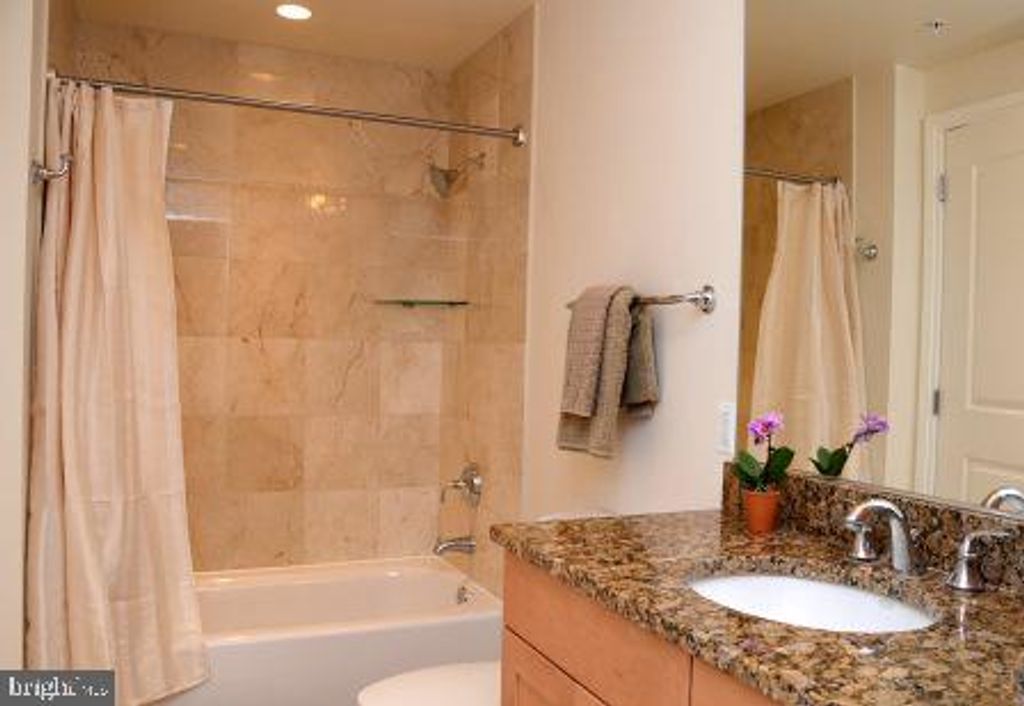 8220 CRESTWOOD HEIGHTS DR #418, Mclean, VA 22102
