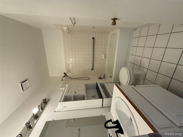 31844 Kelly Road 4, Roseville, MI 48066