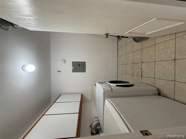 31844 Kelly Road 4, Roseville, MI 48066