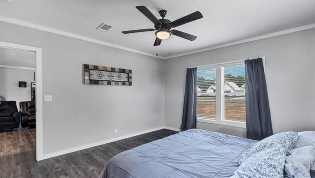 402 Free Timber LN, Stockdale, TX 78160