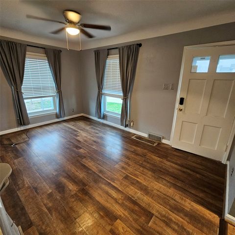 359 15th Avenue SW, Cedar Rapids, IA 52404