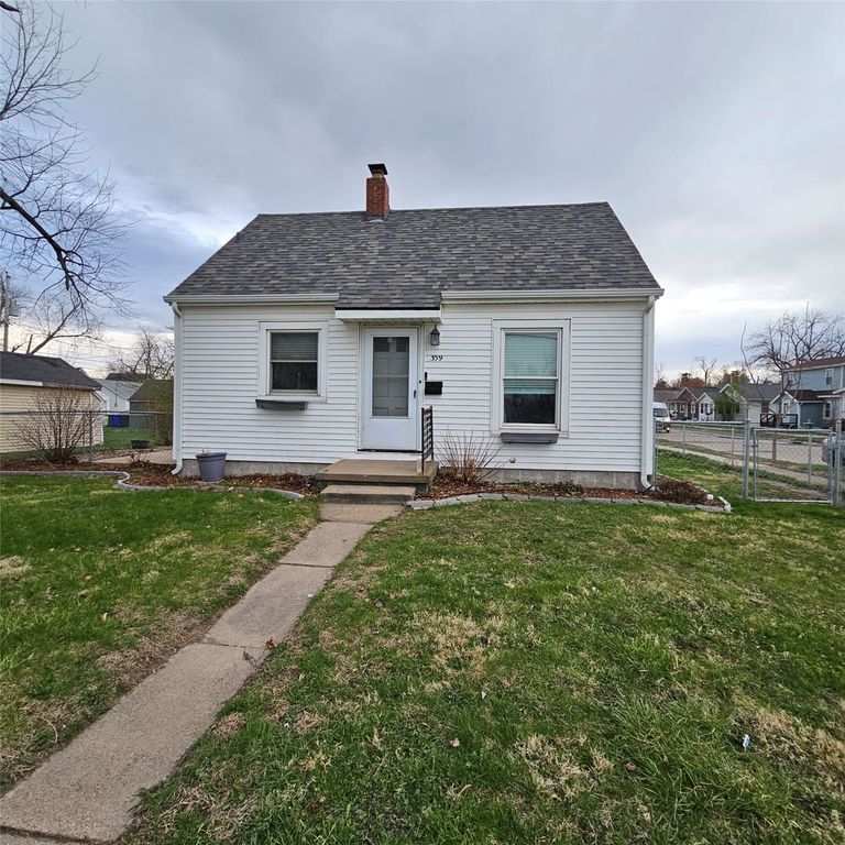 359 15th Avenue SW, Cedar Rapids, IA 52404
