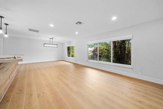10893 Gleneagles Road, Boynton Beach, FL 33436