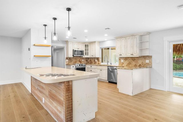 10893 Gleneagles Road, Boynton Beach, FL 33436