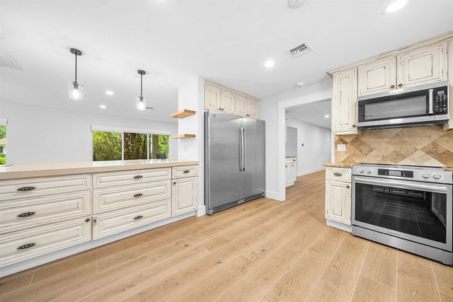 10893 Gleneagles Road, Boynton Beach, FL 33436